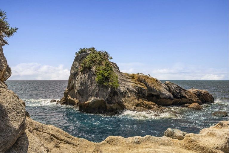 Photo of property in 24 Talisman Heights, Kaiteriteri, Motueka, 7197