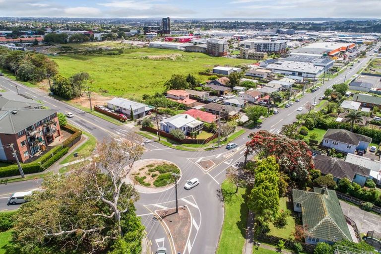 Photo of property in 29 Astley Avenue, New Lynn, Auckland, 0600