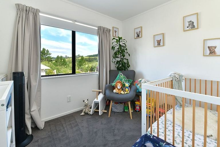 Photo of property in 16 Rauta Way, Helensville, 0800