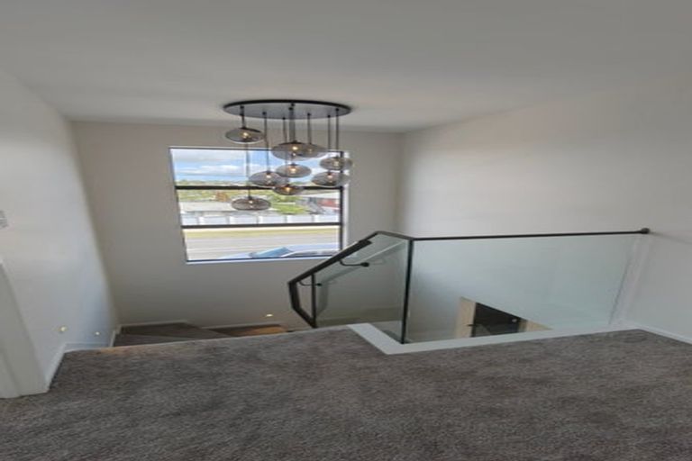 Photo of property in 118 Chivalry Road, Glenfield, Auckland, 0629