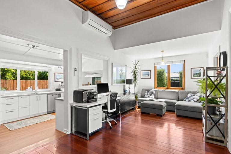 Photo of property in 92 Auckland Road, Greenmeadows, Napier, 4112