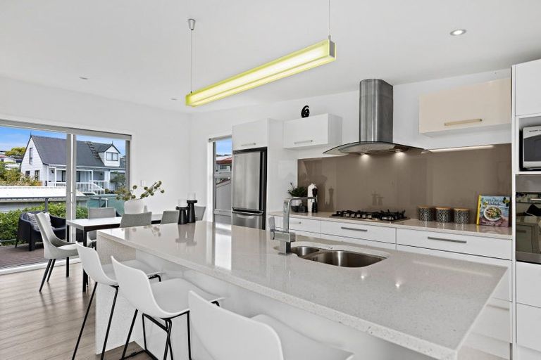 Photo of property in 9 Arohia Place, Snells Beach, 0920