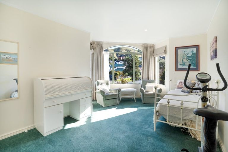 Photo of property in 18 Amesbury Drive, Churton Park, Wellington, 6037