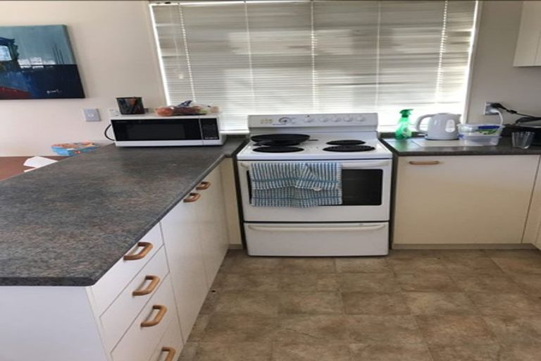 Photo of property in 4/4a Marine Parade, Mount Maunganui, 3116