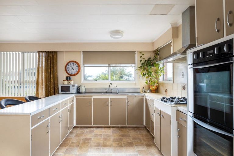 Photo of property in 42 Park Lane, Waitara, 4320