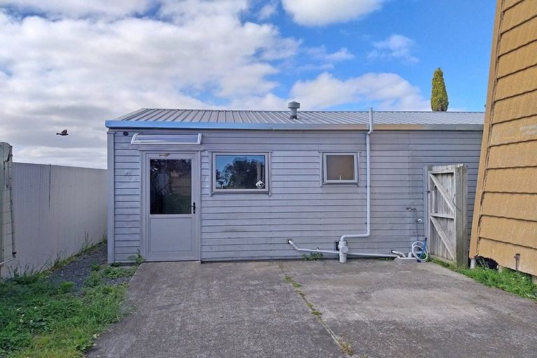 Photo of property in 2 Ashmore Place, Favona, Auckland, 2024