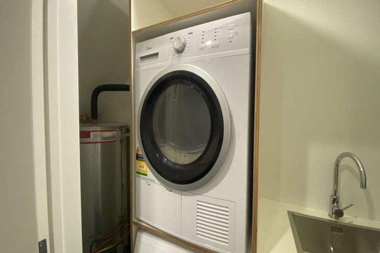 Photo of property in 5/2 Moor Avenue, Te Atatu Peninsula, Auckland, 0610