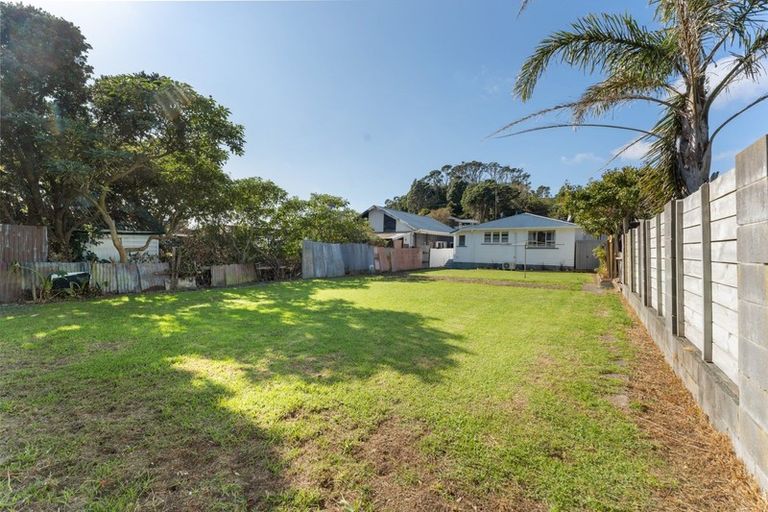 Photo of property in 70 Pioneer Road, Moturoa, New Plymouth, 4310