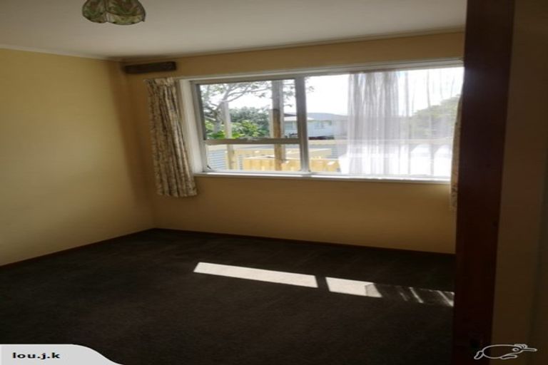 Photo of property in 15 Harmel Road, Glendene, Auckland, 0602