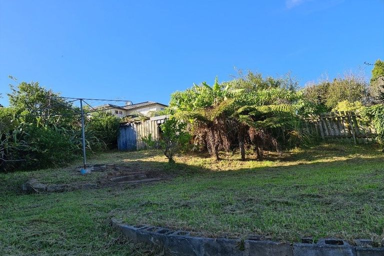 Photo of property in 13 Emirau Place, Glenfield, Auckland, 0629