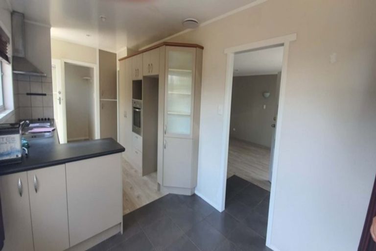 Photo of property in 98 Botany Road, Botany Downs, Auckland, 2010