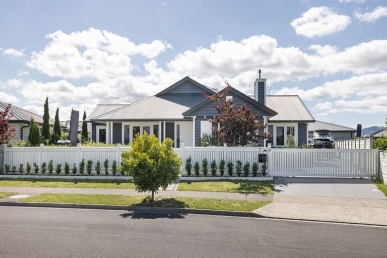 Photo of property in 17 Matepu Crescent, Pyes Pa, Tauranga, 3112