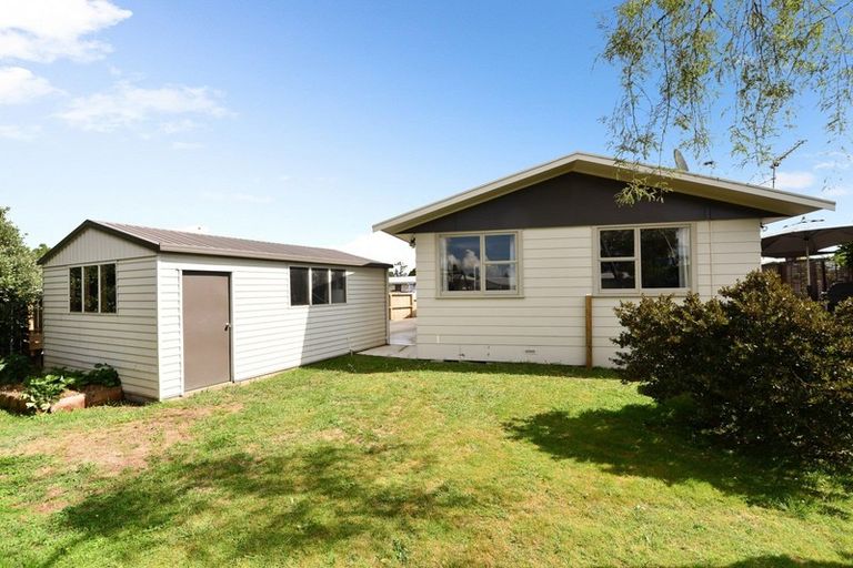 Photo of property in 12 Rhonda Avenue, Deanwell, Hamilton, 3206