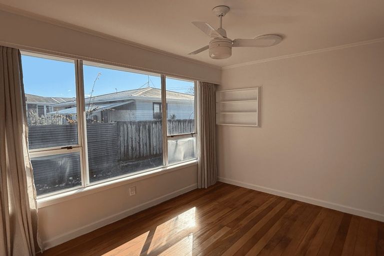 Photo of property in 61 Larnoch Road, Henderson, Auckland, 0610