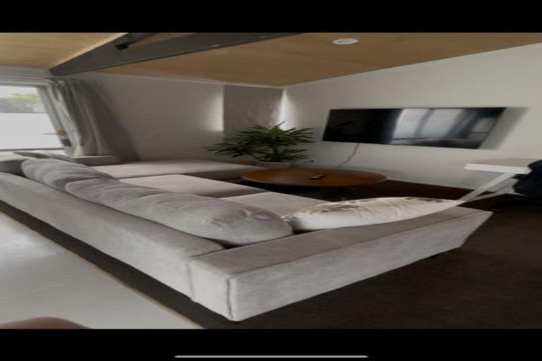 Photo of property in 11 Dellwood Avenue, Henderson, Auckland, 0612