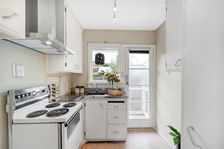 Photo of property in 1/23 Landsdowne Terrace, Cashmere, Christchurch, 8022