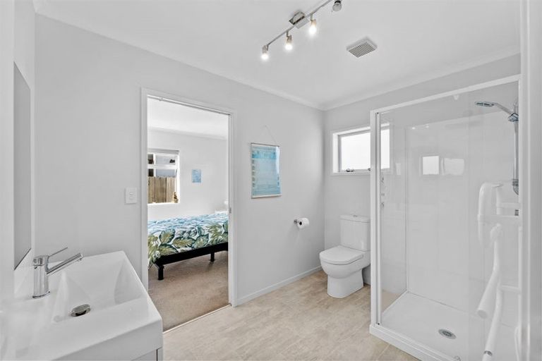 Photo of property in 35a Doment Crescent, Orewa, 0931