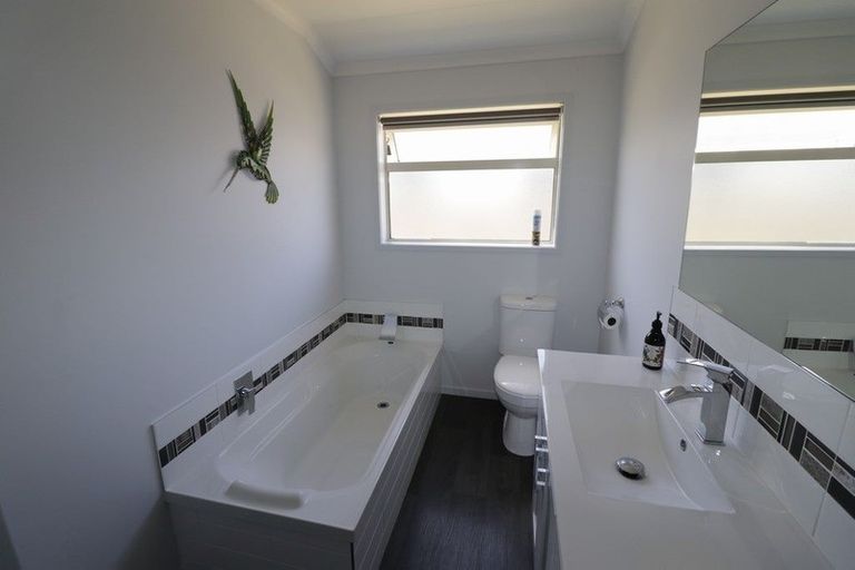 Photo of property in 8 Oxnam Place, Foxton Beach, Foxton, 4815