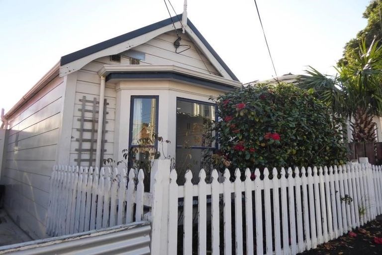 Photo of property in 110 Brougham Street, Mount Victoria, Wellington, 6011