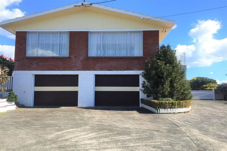 Photo of property in 14 Renwick Street, Papakura, 2110
