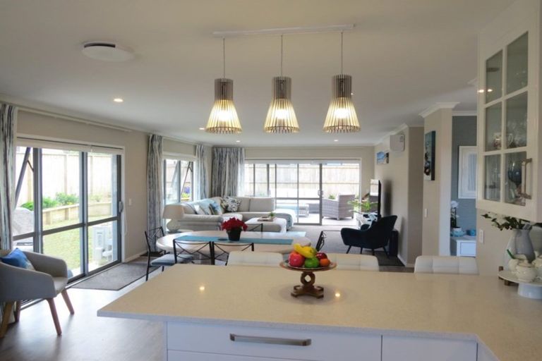 Photo of property in 44 Victoria Street, Coromandel, 3506