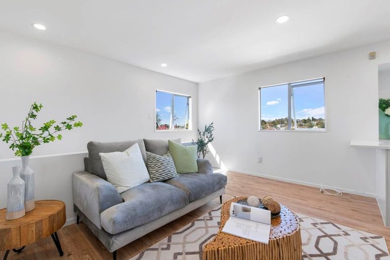 Photo of property in 2/57 Centorian Drive, Windsor Park, Auckland, 0632