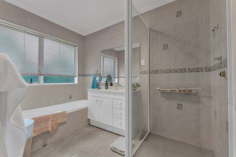 Photo of property in 60 Wattle Farm Road, Wattle Downs, Auckland, 2103