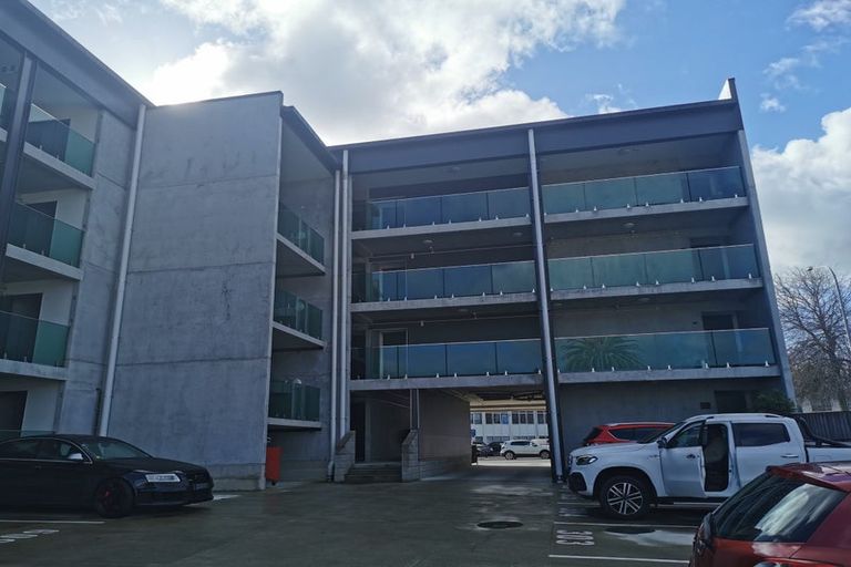 Photo of property in 206/9 East Street, Papakura, 2110