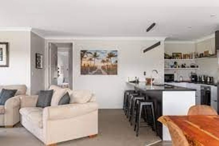 Photo of property in 8 Stevie Lane, Omokoroa, 3114