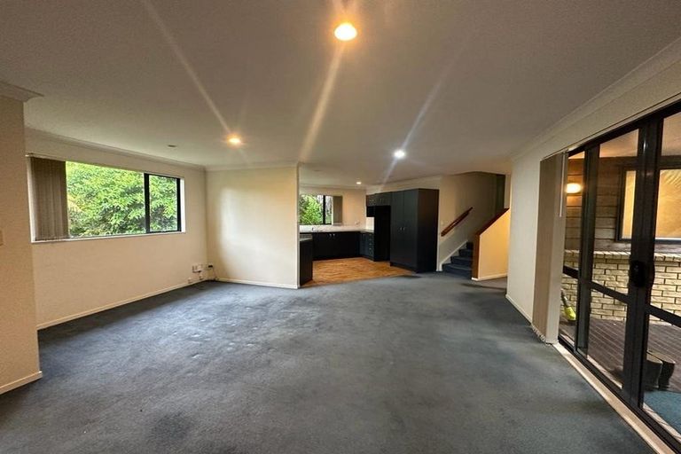 Photo of property in 12 Poturi Streams Avenue, Titirangi, Auckland, 0604