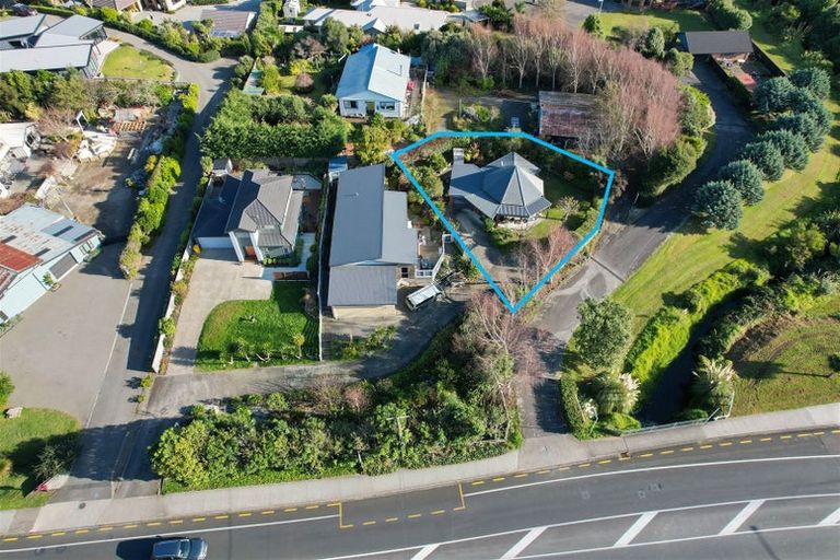 Photo of property in 206 Mazengarb Road, Paraparaumu, 5032