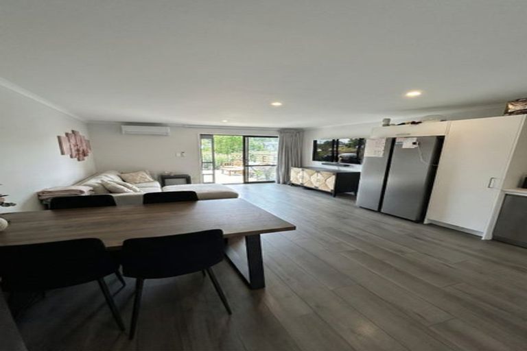 Photo of property in 56 Papatupu Way, Kumeu, 0810