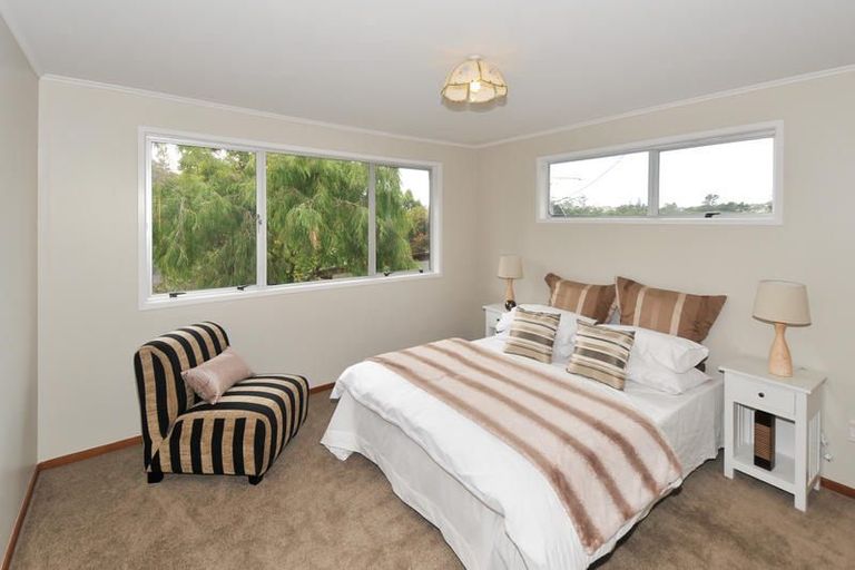 Photo of property in 48 Regency Place, Sunnynook, Auckland, 0632