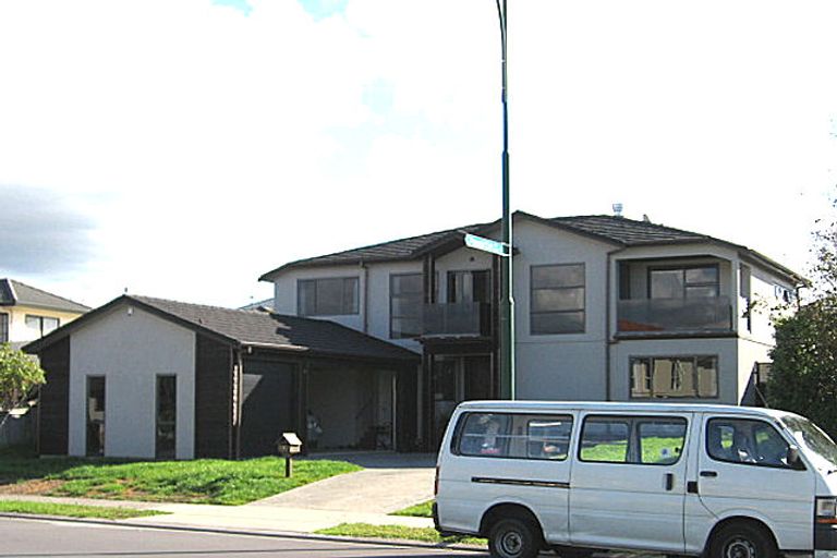 Photo of property in 10 Waimanu Bay Drive, Te Atatu Peninsula, Auckland, 0610
