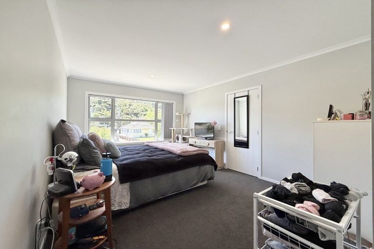 Photo of property in 4b Horoeka Street, Stokes Valley, Lower Hutt, 5019
