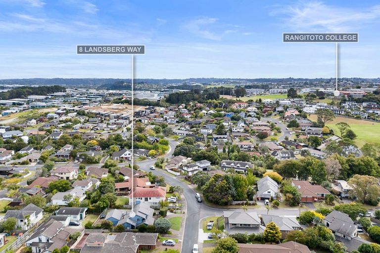 Photo of property in 8 Landsberg Way, Windsor Park, Auckland, 0632
