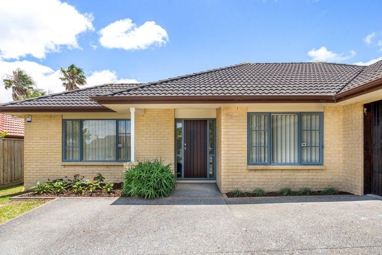 Photo of property in 8 Gilford Place, East Tamaki Heights, Auckland, 2016