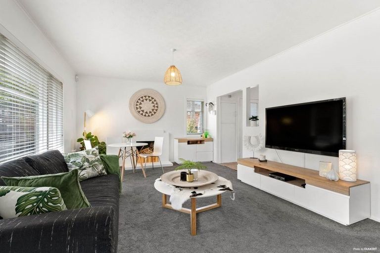 Photo of property in 14 Toru Street, Te Atatu Peninsula, Auckland, 0610