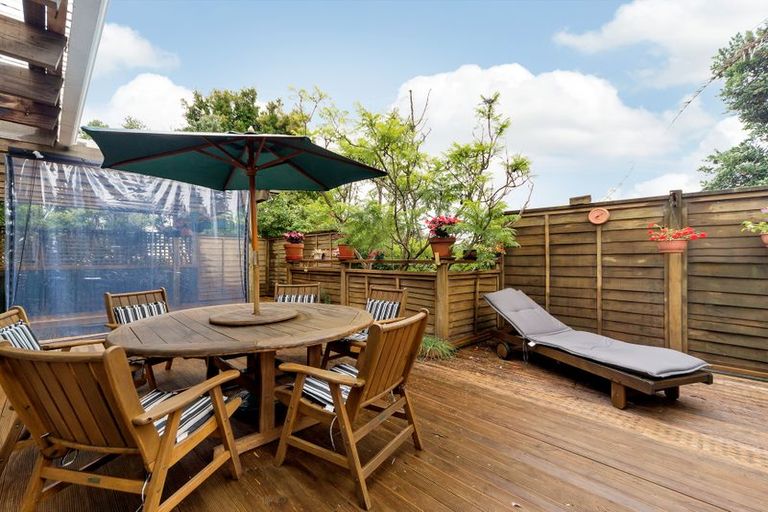 Photo of property in 4b Aramoana Avenue, Devonport, Auckland, 0624