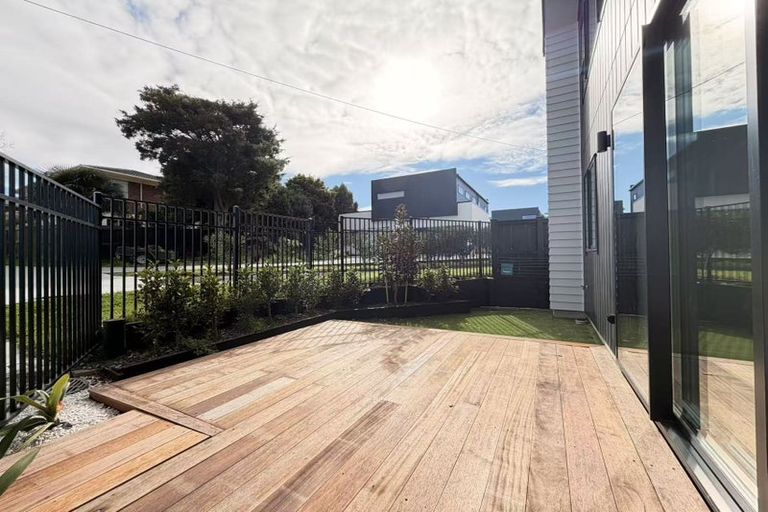 Photo of property in 12a Gordon Avenue, Milford, Auckland, 0620