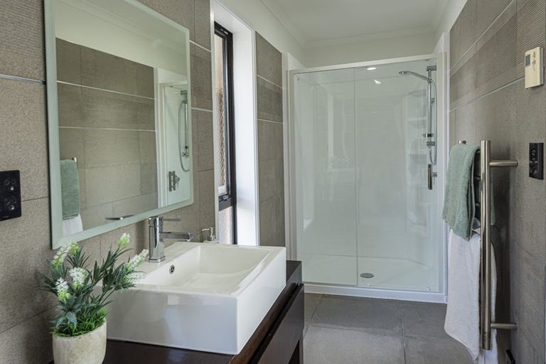 Photo of property in 38 Key West Drive, One Tree Point, 0118