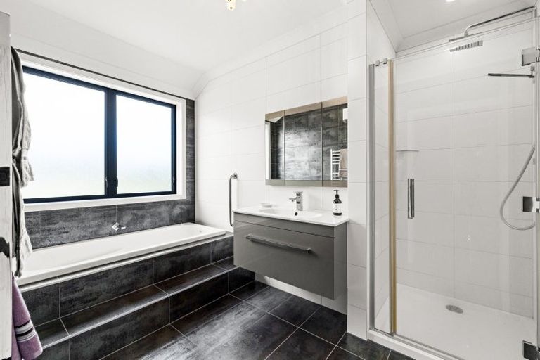 Photo of property in 2 Burbury Ridge, Havelock North, 4130