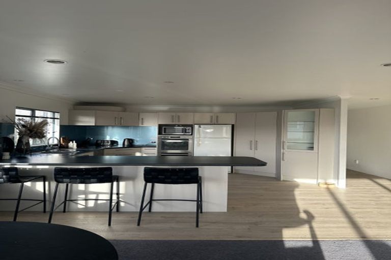 Photo of property in 2/840 Whangaparaoa Road, Manly, Whangaparaoa, 0930