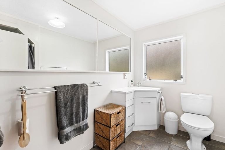 Photo of property in 45 John Dee Crescent, Red Beach, 0932