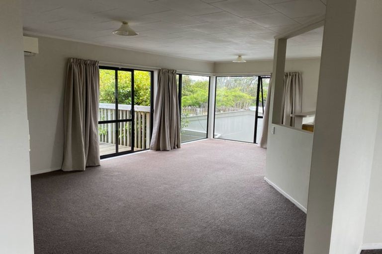 Photo of property in 8 Mayaro Crescent, Grenada Village, Wellington, 6037