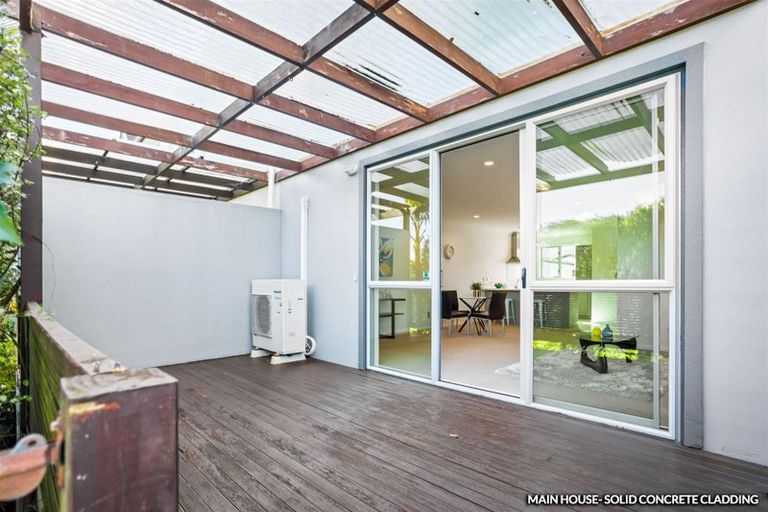 Photo of property in 9l Clearwater Cove, West Harbour, Auckland, 0618