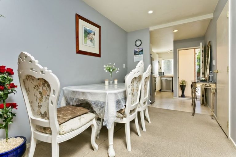 Photo of property in 3/31 Fields Parade, Oteha, Auckland, 0632