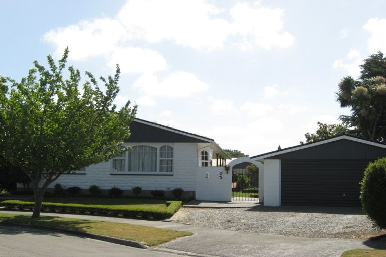 Photo of property in 16 Ostend Place, Avonhead, Christchurch, 8042