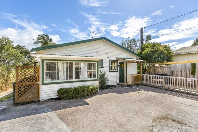 Photo of property in 2/22 Clayburn Road, Glen Eden, Auckland, 0602
