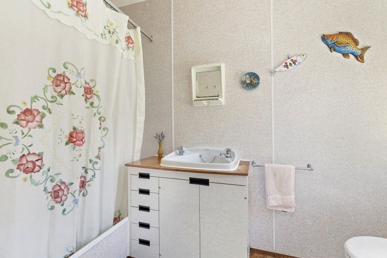 Photo of property in 103 Melbourne Road, Island Bay, Wellington, 6023